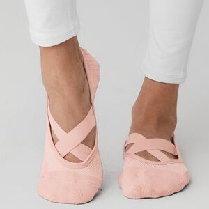 NWT alo WOMEN'S PIVOT BARRE SOCK size S